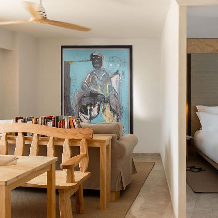 Mob Hotel كان المظهر الخارجي الصورة