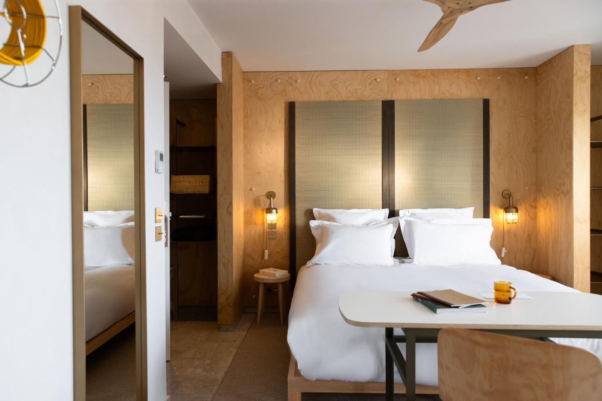 Mob Hotel كان المظهر الخارجي الصورة