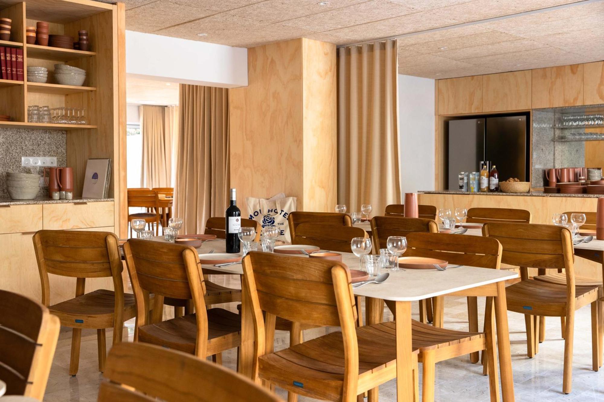 Mob Hotel كان المظهر الخارجي الصورة